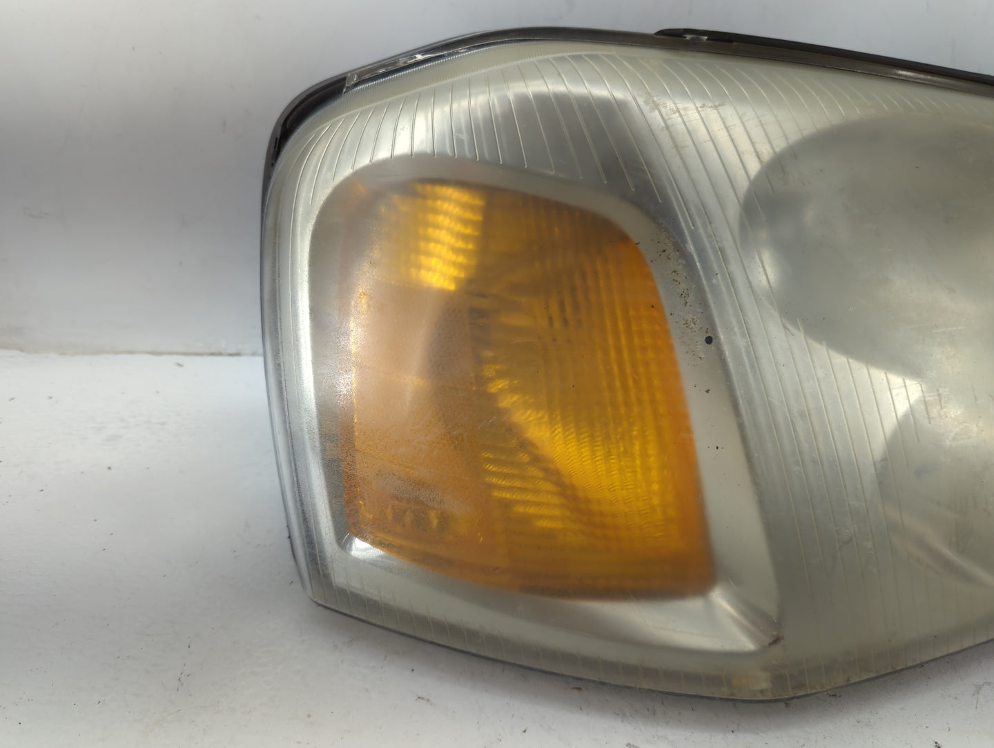 2002-2009 Gmc Envoy Passenger Right Oem Head Light Headlight Lamp - Oemusedautoparts1.com