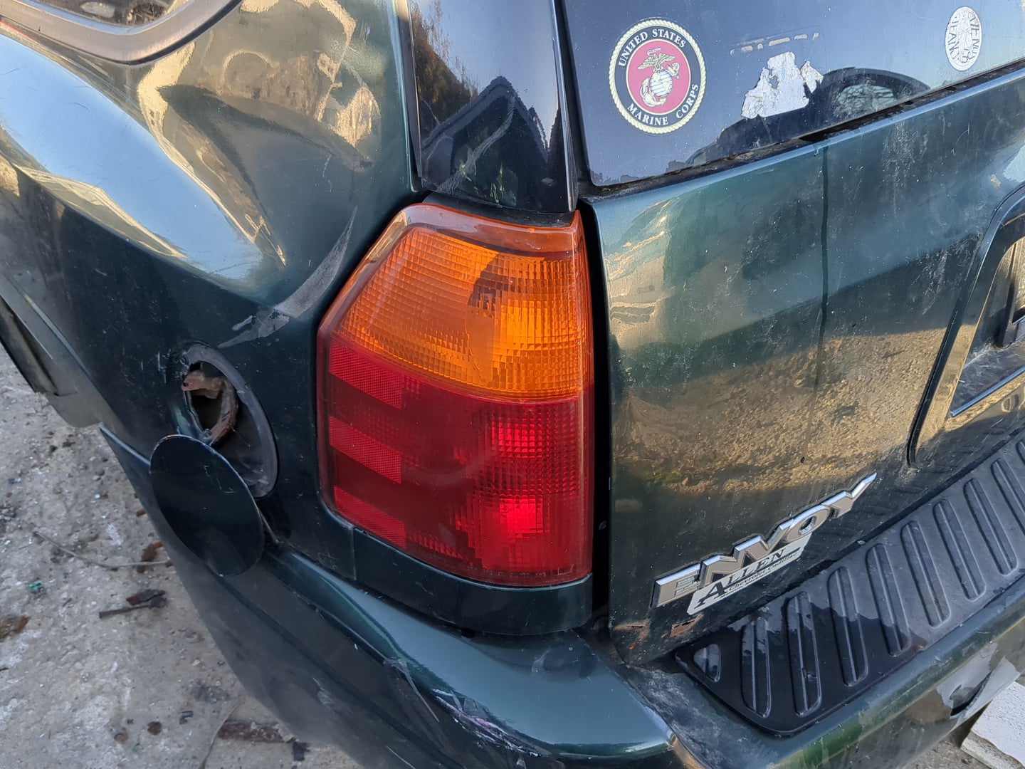 2002-2009 Gmc Envoy Tail Light Assembly Driver Left OEM Fits Fits 2002 2003 2004 2005 2006 2007 2008 2009 OEM Used Auto Part