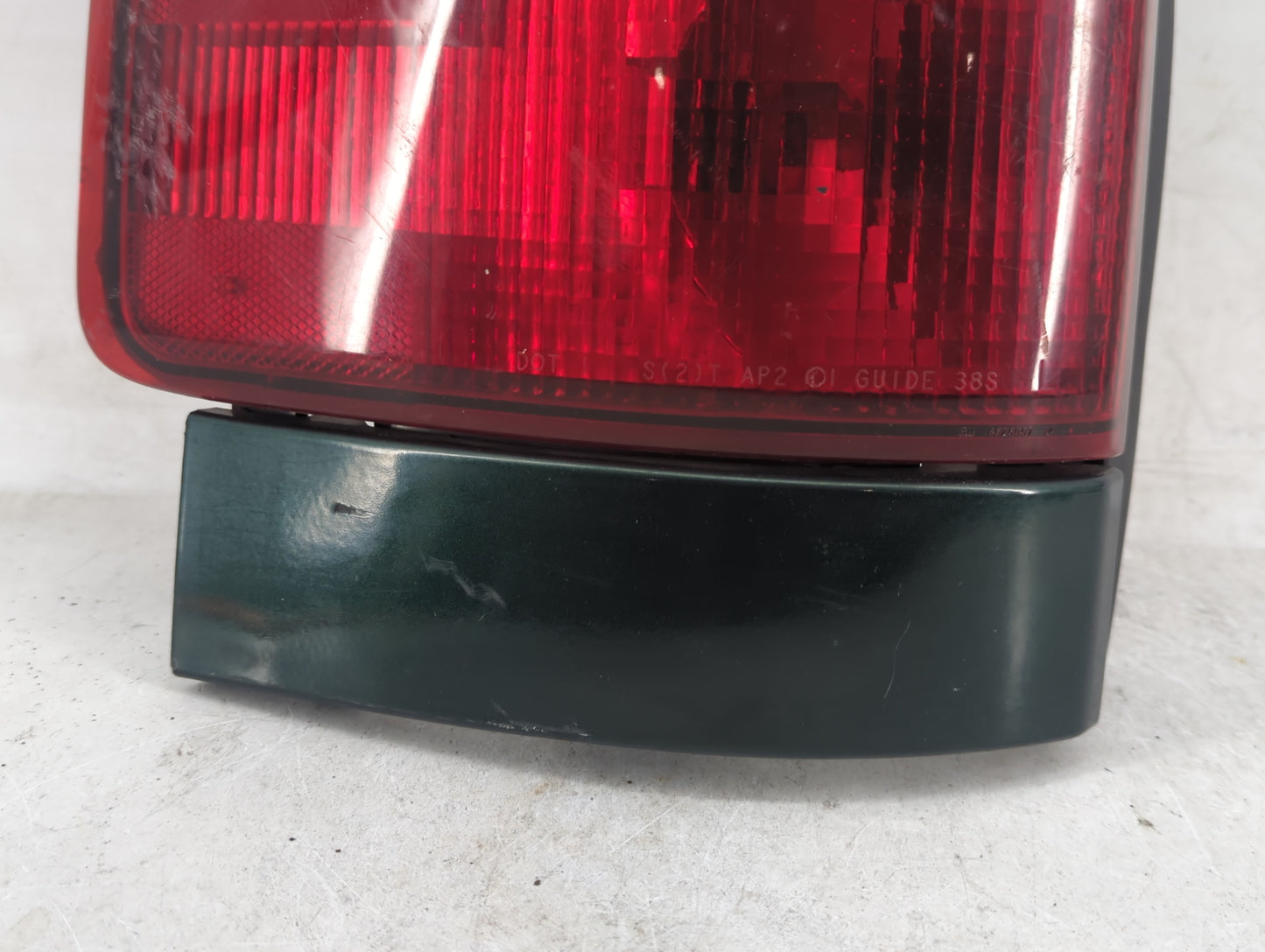 2002-2009 Gmc Envoy Tail Light Assembly Driver Left OEM Fits Fits 2002 2003 2004 2005 2006 2007 2008 2009 OEM Used Auto Part