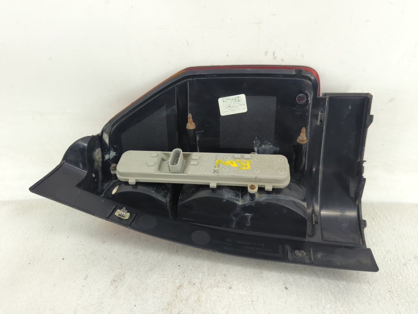 2002-2009 Gmc Envoy Tail Light Assembly Driver Left OEM Fits Fits 2002 2003 2004 2005 2006 2007 2008 2009 OEM Used Auto Part
