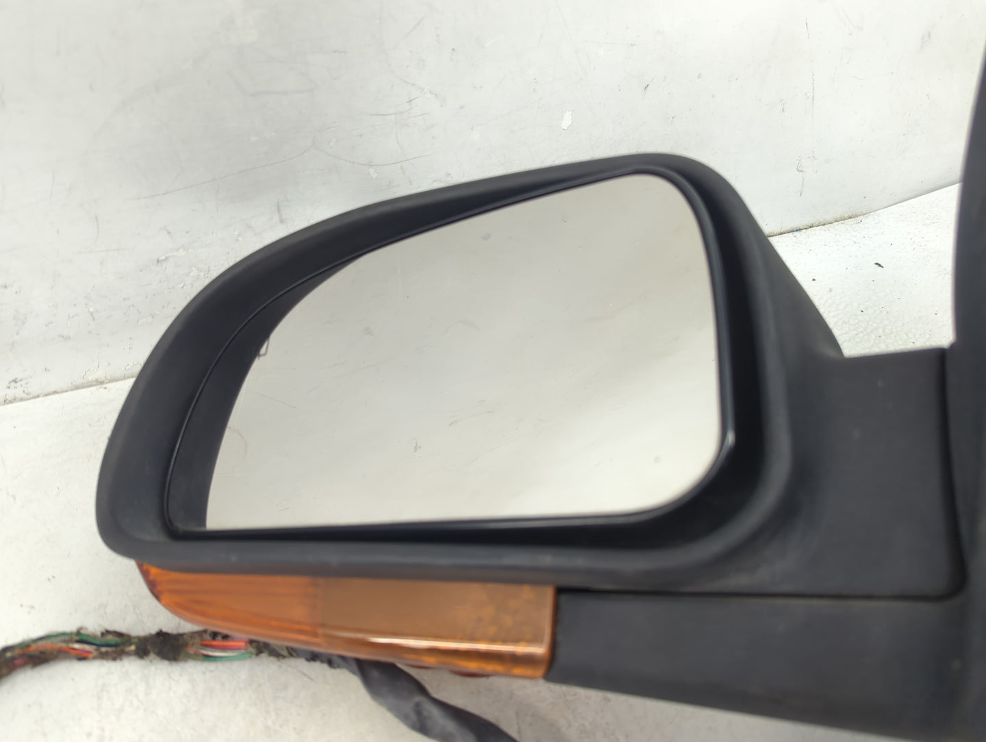 2002-2009 Gmc Envoy Driver Side View Mirror - Left Door Mirror OEM Used - Oemusedautoparts1.com