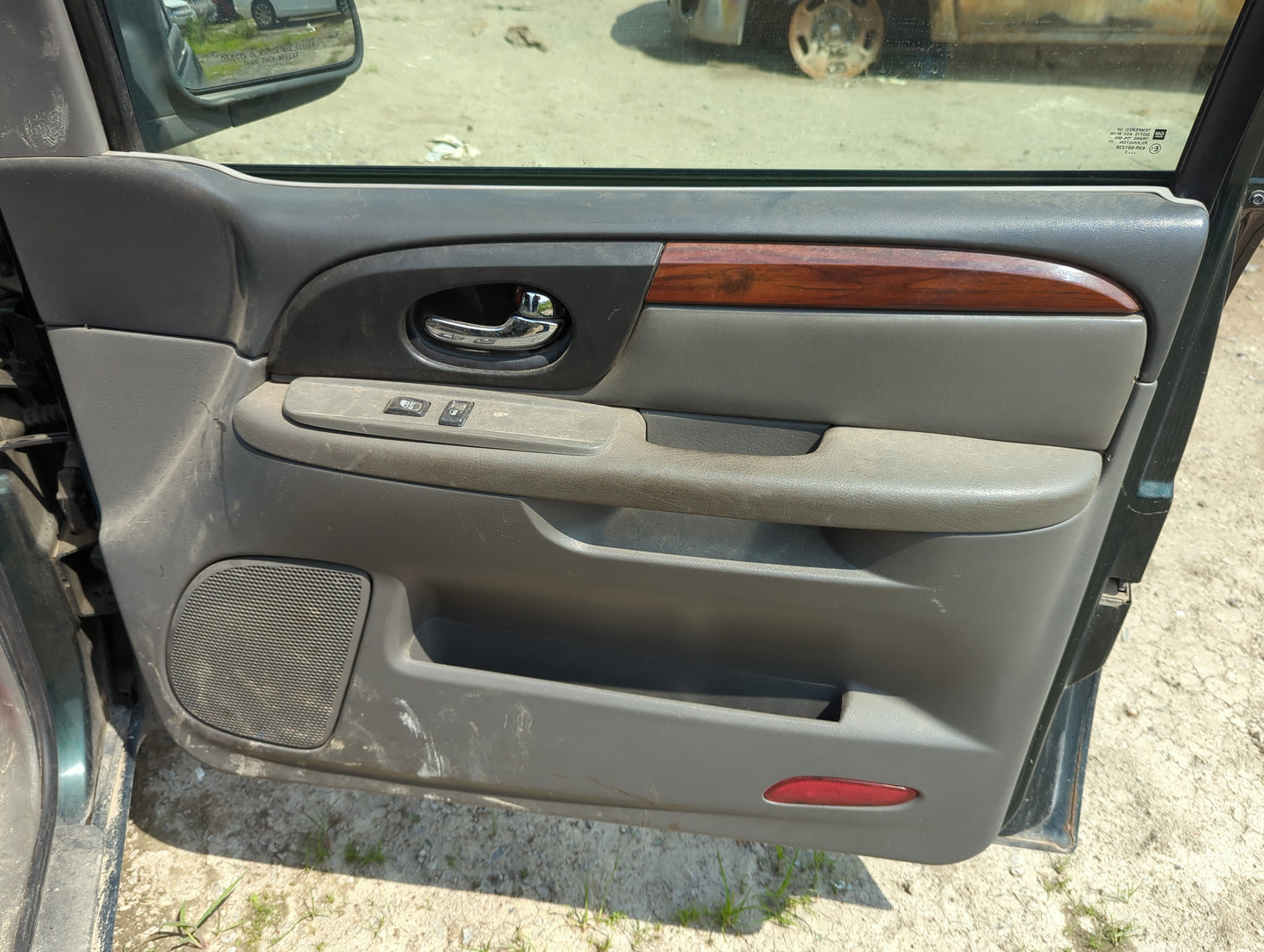 2003 Gmc Envoy Front Right Passenger Interior Door Panel Trim - Oemusedautoparts1.com