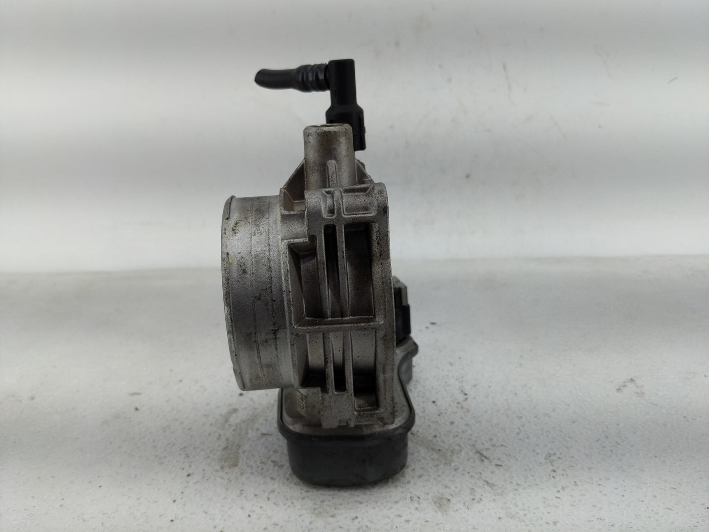 2003-2007 Gmc Envoy Throttle Body Fits Fits 2003 2004 2005 2006 2007 OEM Used Auto Parts - Oemusedautoparts1.com