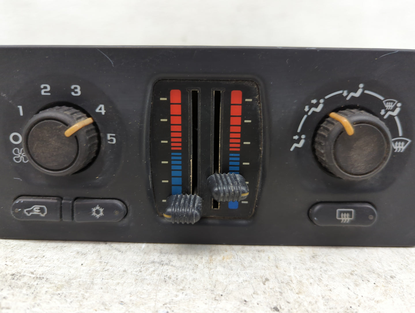2003-2009 Gmc Envoy Climate Control Module Temperature AC/Heater Replacement P/N:10370034 Fits OEM Used Auto Parts - Oemused