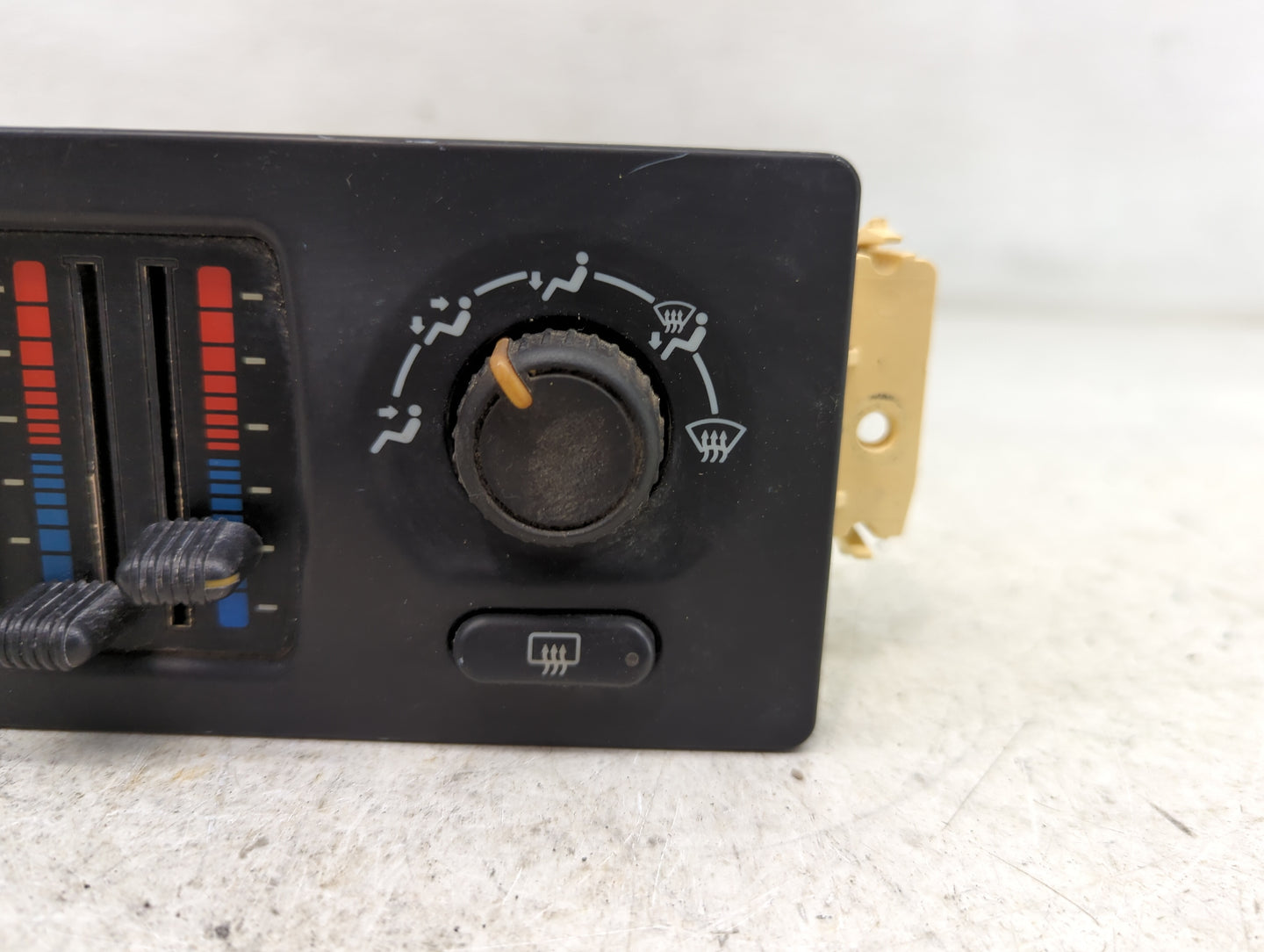 2003-2009 Gmc Envoy Climate Control Module Temperature AC/Heater Replacement P/N:10370034 Fits OEM Used Auto Parts - Oemused