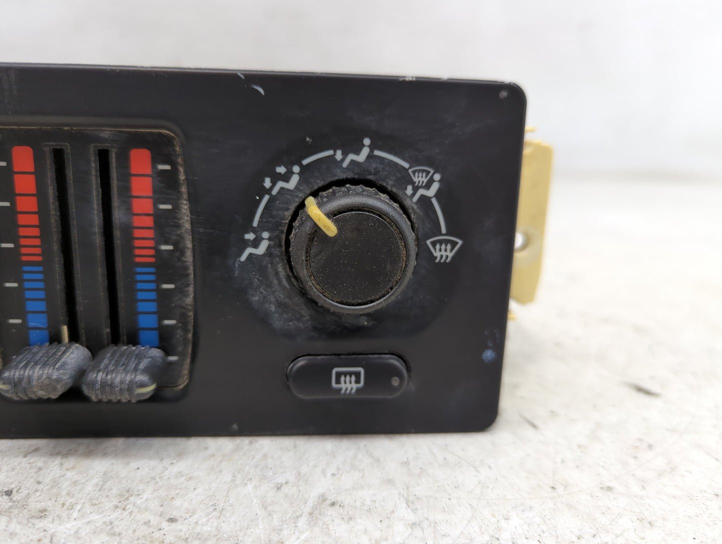 2003-2009 Gmc Envoy Climate Control Module Temperature AC/Heater Replacement P/N:10395426 Fits OEM Used Auto Parts - Oemused