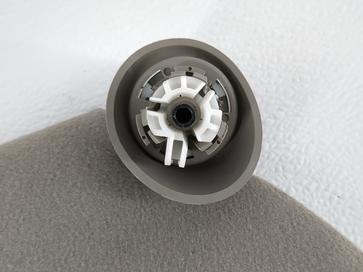 2002-2004 Gmc Envoy Xl Sun Visor Shade Replacement Passenger Right Mirror Fits Fits 2002 2003 2004 OEM Used Auto Parts - Oem