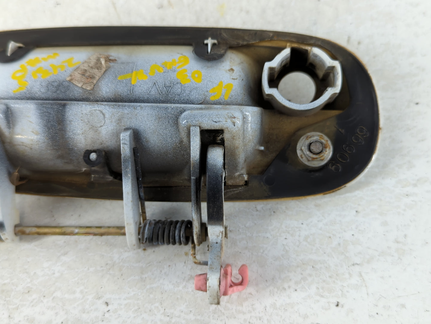 2002-2006 Gmc Envoy Xl Driver Front Left Door Handle Exterior Assembly - Oemusedautoparts1.com