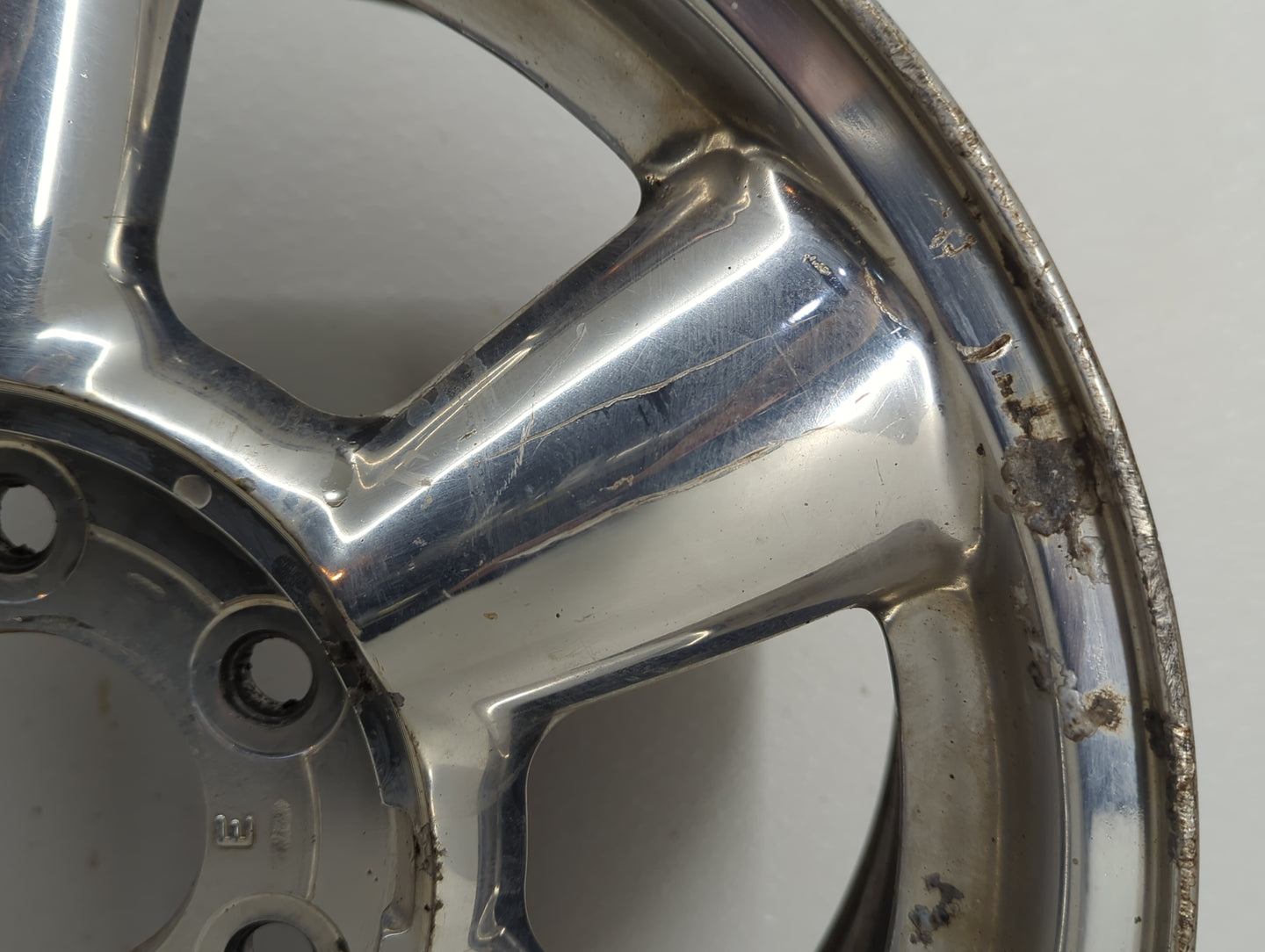 2002-2006 Gmc Envoy Xl Oem Wheel Rim 826323 - Oemusedautoparts1.com