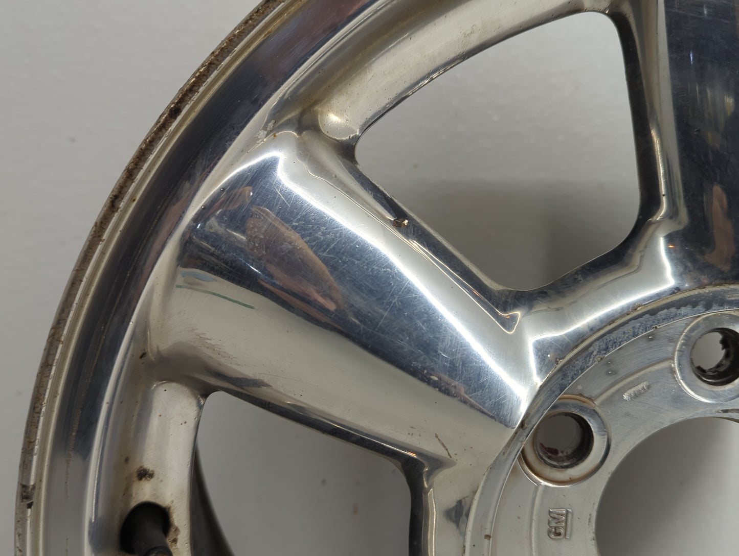 2002-2006 Gmc Envoy Xl Oem Wheel Rim 826323 - Oemusedautoparts1.com