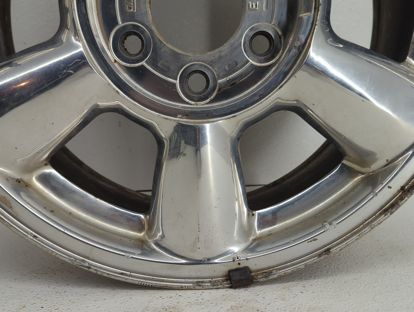 2002-2006 Gmc Envoy Xl Oem Wheel Rim 826323 - Oemusedautoparts1.com