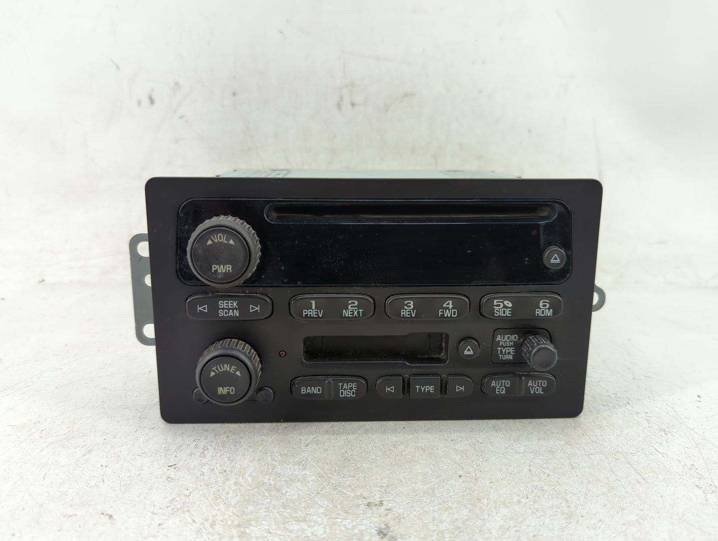2003-2005 Gmc Sierra Radio AM FM Cd Player Receiver Replacement P/N:15295372 Fits Fits 2003 2004 2005 OEM Used Auto Parts - 
