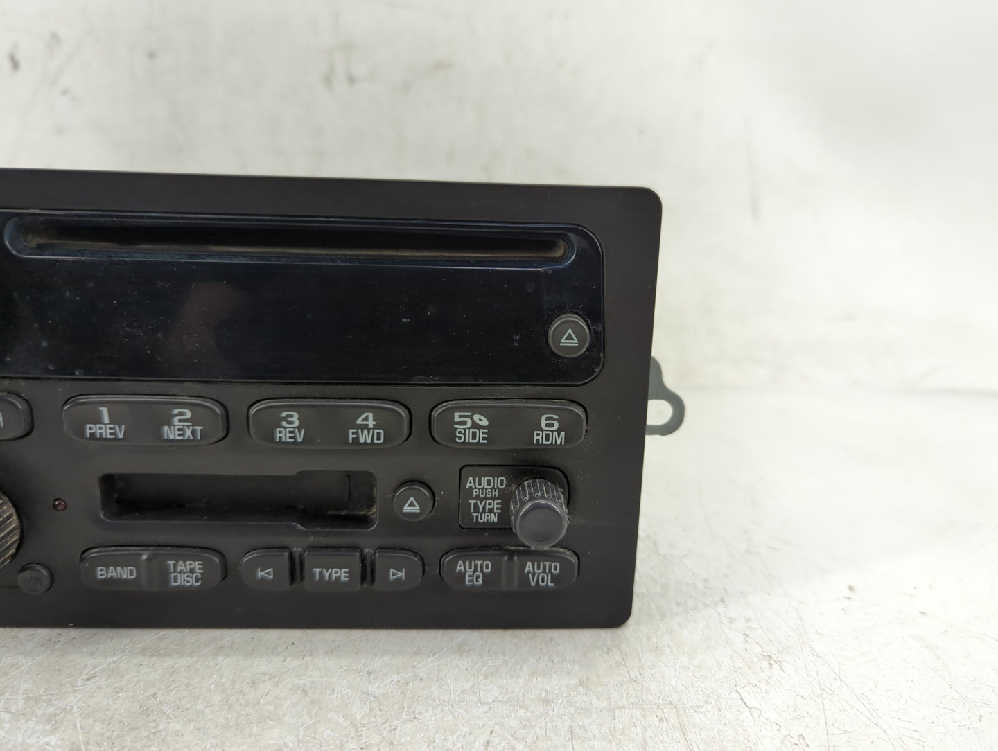 2003-2005 Gmc Sierra Radio AM FM Cd Player Receiver Replacement P/N:15295372 Fits Fits 2003 2004 2005 OEM Used Auto Parts - 