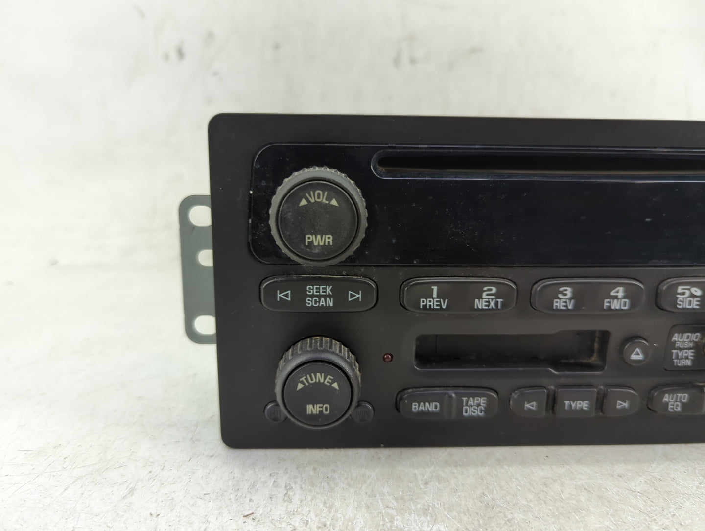 2003-2005 Gmc Sierra Radio AM FM Cd Player Receiver Replacement P/N:15295372 Fits Fits 2003 2004 2005 OEM Used Auto Parts - 
