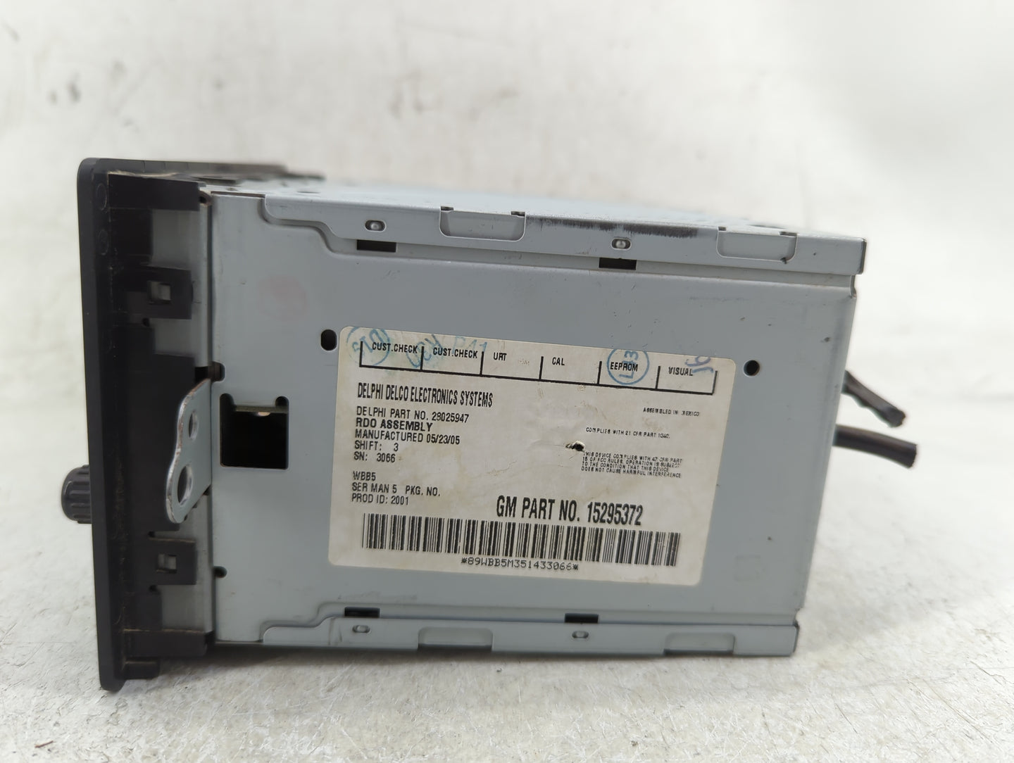2003-2005 Gmc Sierra Radio AM FM Cd Player Receiver Replacement P/N:15295372 Fits Fits 2003 2004 2005 OEM Used Auto Parts - 