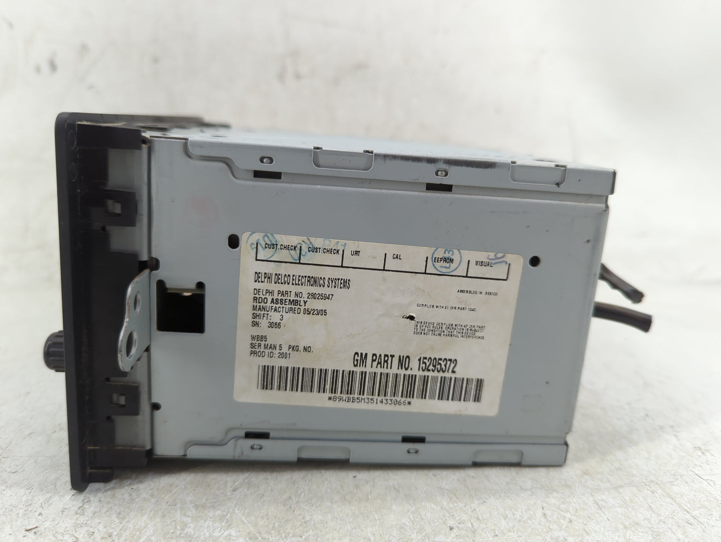 2003-2005 Gmc Sierra Radio AM FM Cd Player Receiver Replacement P/N:15295372 Fits Fits 2003 2004 2005 OEM Used Auto Parts - 