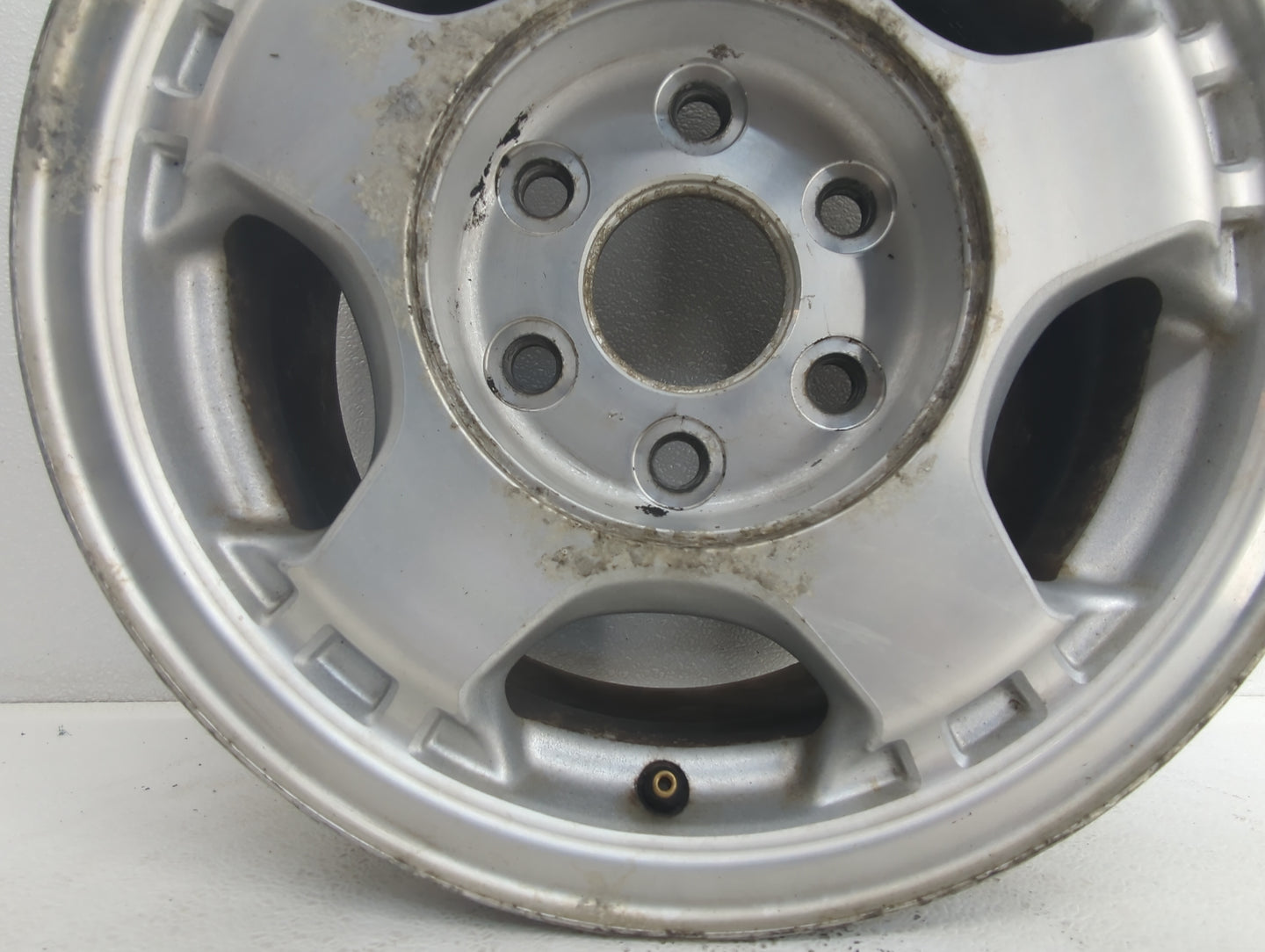 Gmc Sierra 1500 Pickup Oem Wheel Rim 874524 - Oemusedautoparts1.com