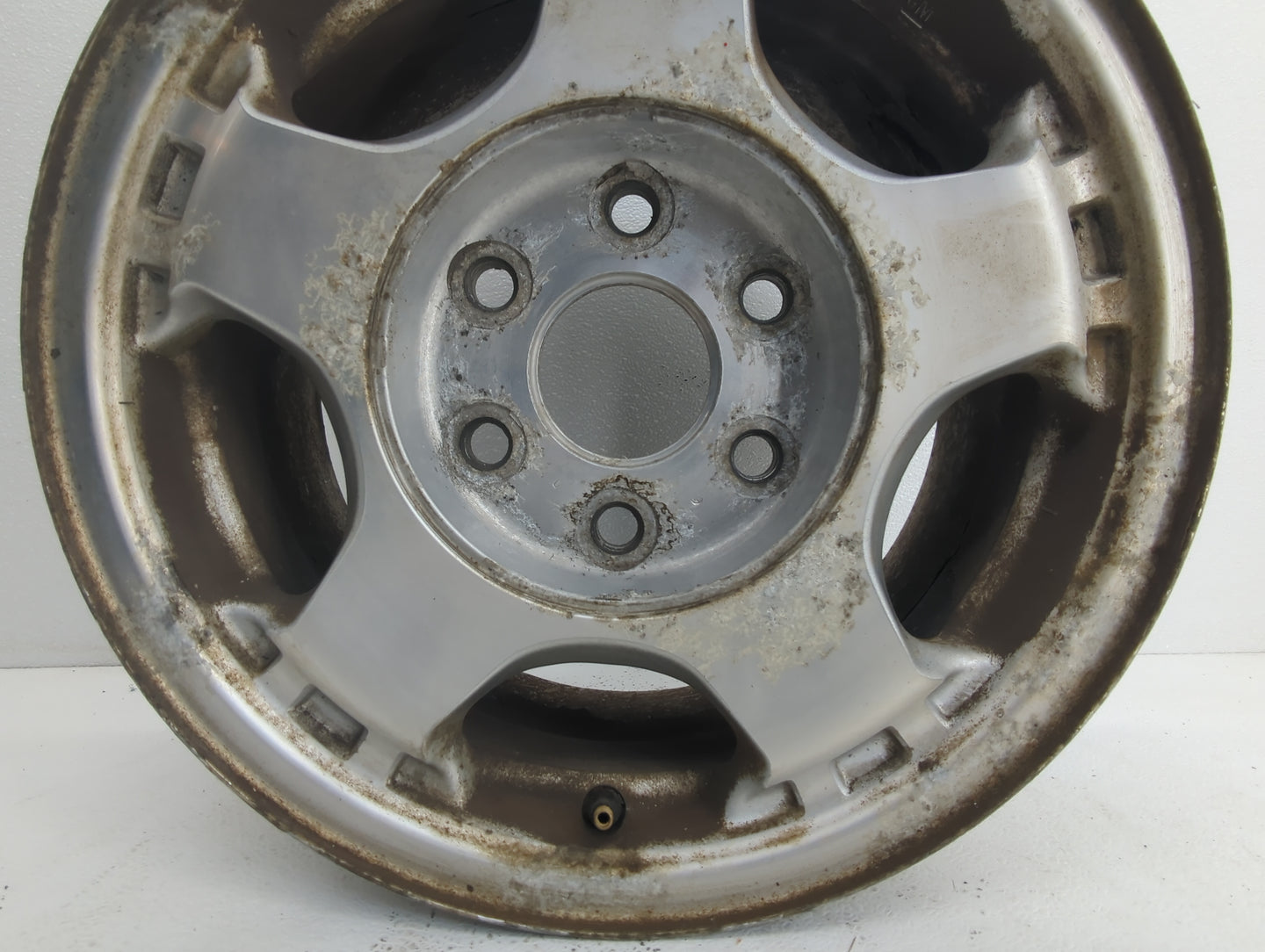 Gmc Sierra 1500 Pickup Oem Wheel Rim 874526 - Oemusedautoparts1.com
