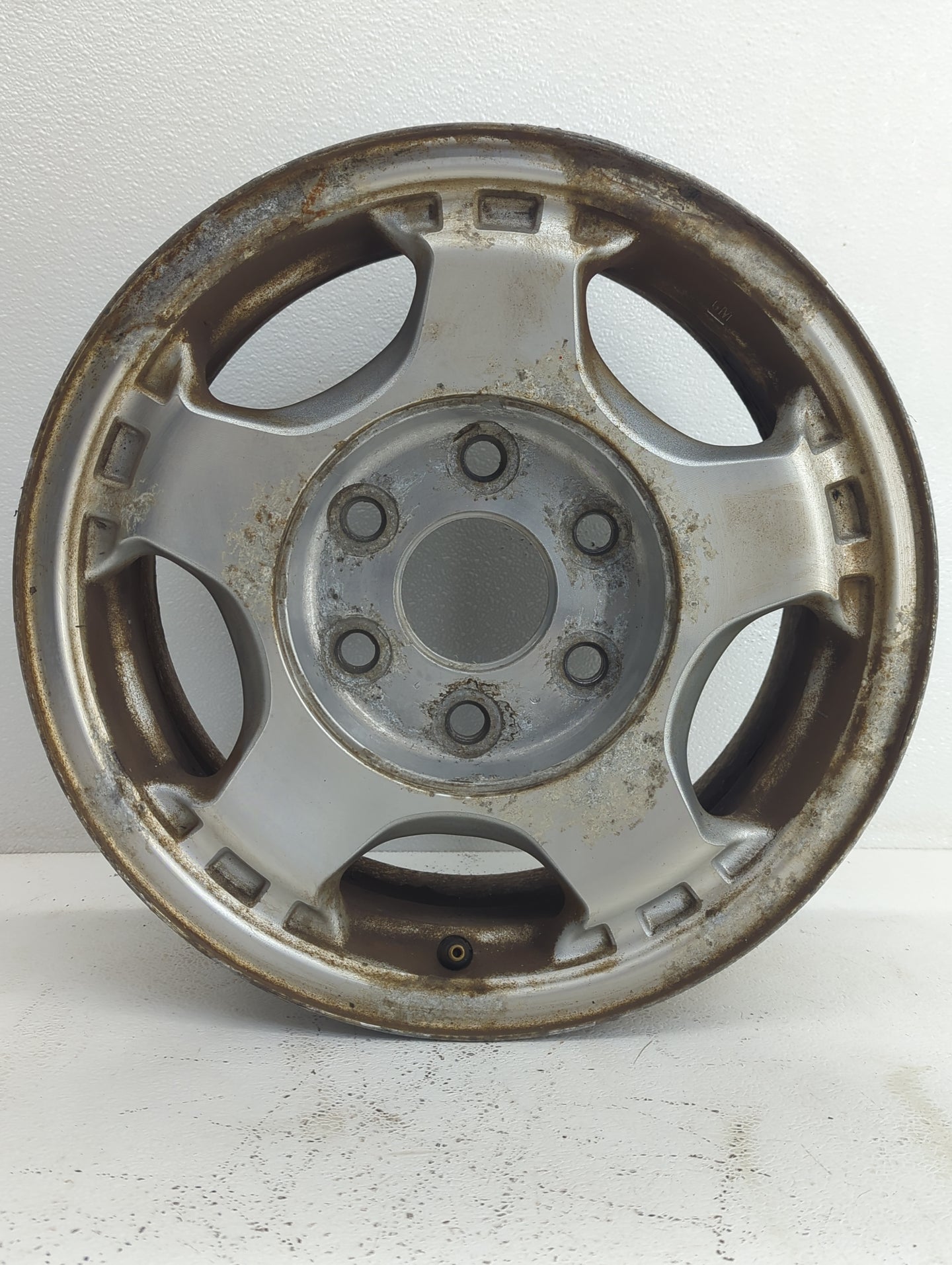 Gmc Sierra 1500 Pickup Oem Wheel Rim 874526 - Oemusedautoparts1.com