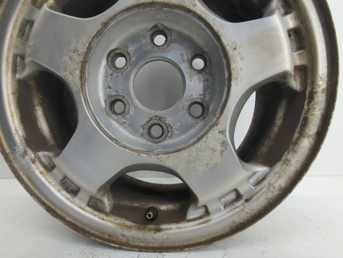 Gmc Sierra 1500 Pickup Oem Wheel Rim 874526 - Oemusedautoparts1.com