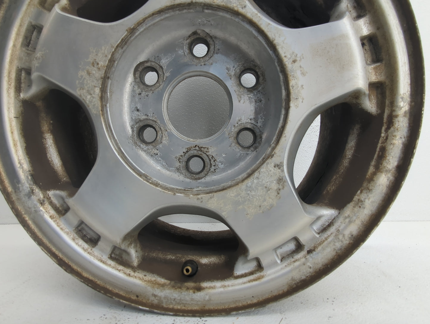 Gmc Sierra 1500 Pickup Oem Wheel Rim 874526 - Oemusedautoparts1.com