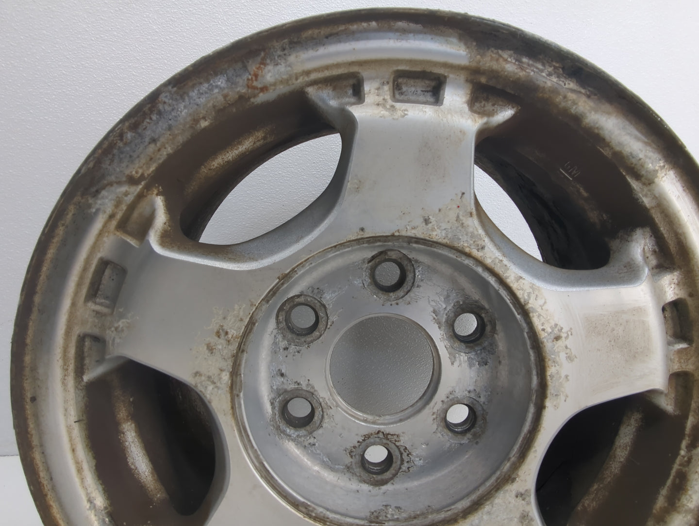 Gmc Sierra 1500 Pickup Oem Wheel Rim 874526 - Oemusedautoparts1.com