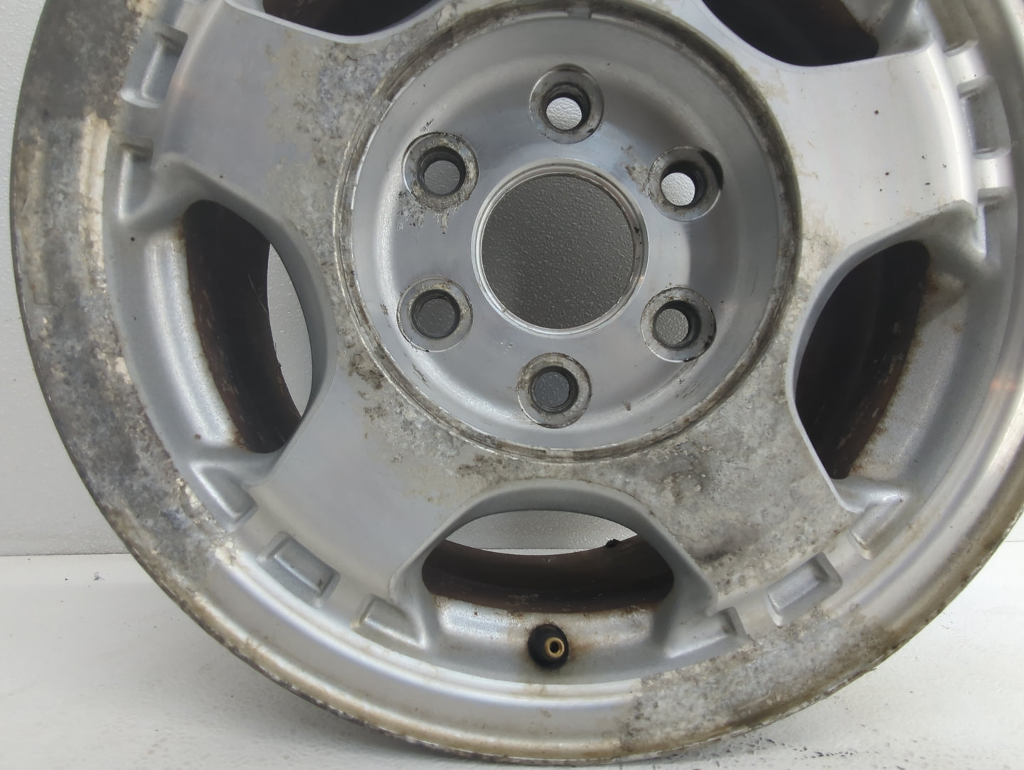 Gmc Sierra 1500 Pickup Oem Wheel Rim 874528 - Oemusedautoparts1.com