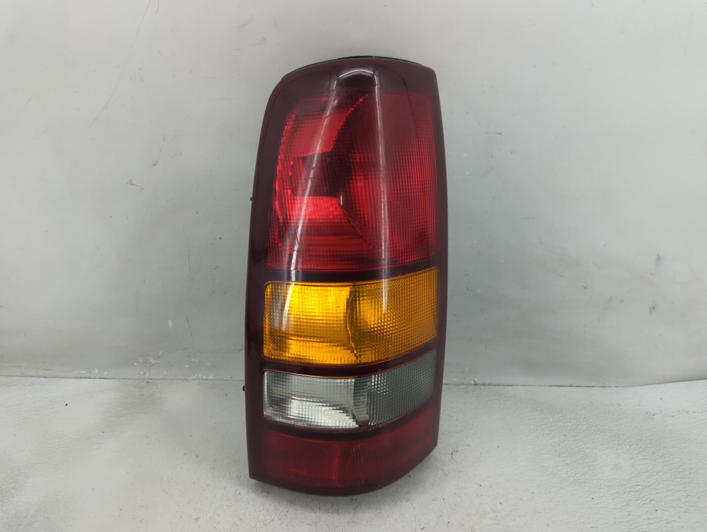 1999-2003 Gmc Sierra 2500 Tail Light Assembly Driver Left OEM P/N:16524515 Fits Fits 1999 2000 2001 2002 2003 OEM Used Auto 