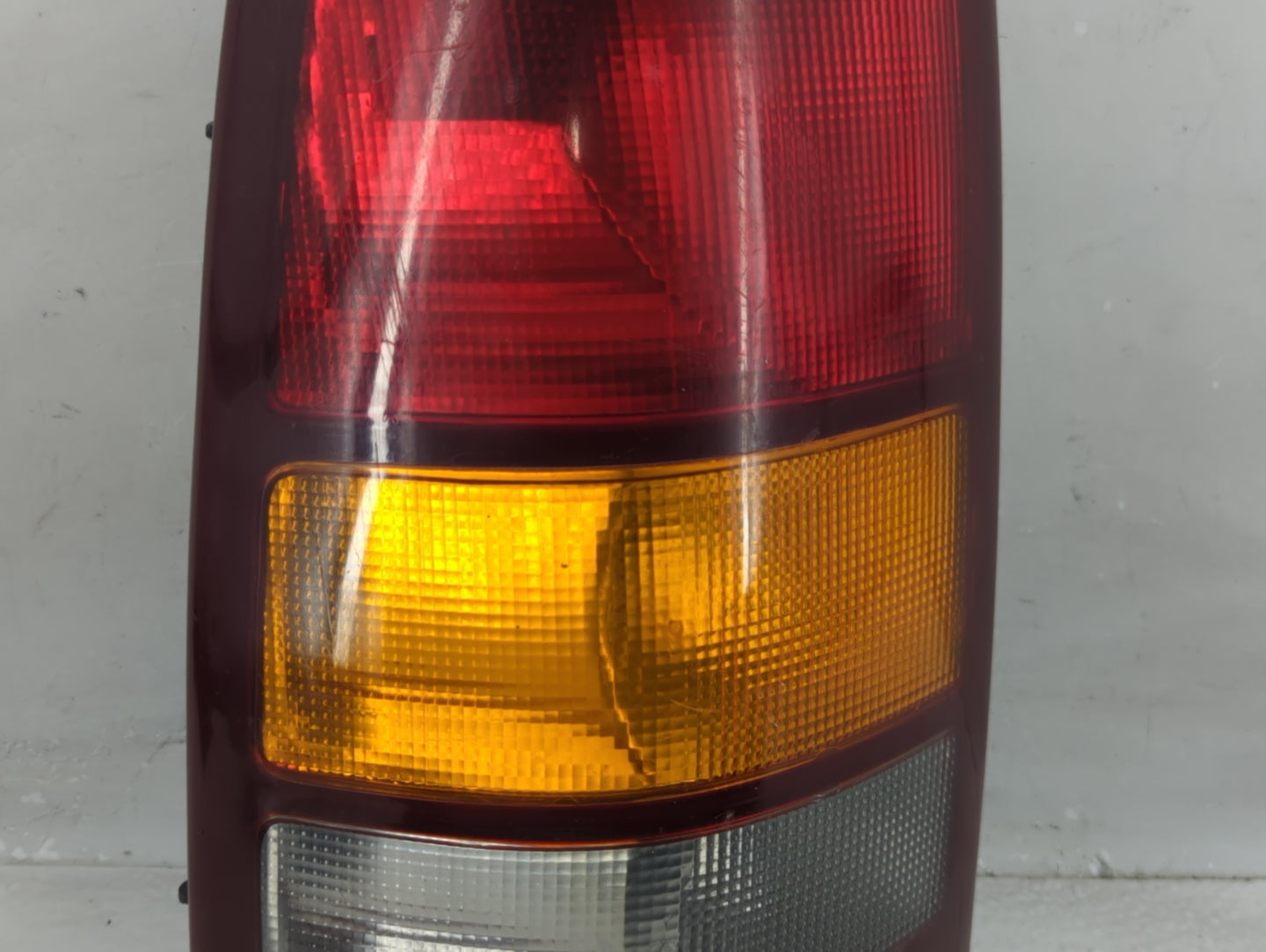 1999-2003 Gmc Sierra 2500 Tail Light Assembly Driver Left OEM P/N:16524515 Fits Fits 1999 2000 2001 2002 2003 OEM Used Auto 