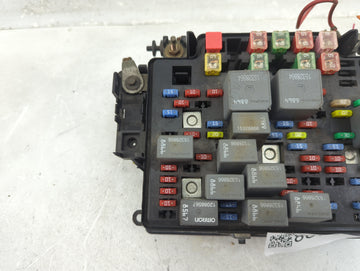 2003-2005 Gmc Sierra 2500 Fusebox Fuse Box Panel Relay Module P/N:15201928-02 Fits Fits 2003 2004 2005 2006 OEM Used Auto Parts