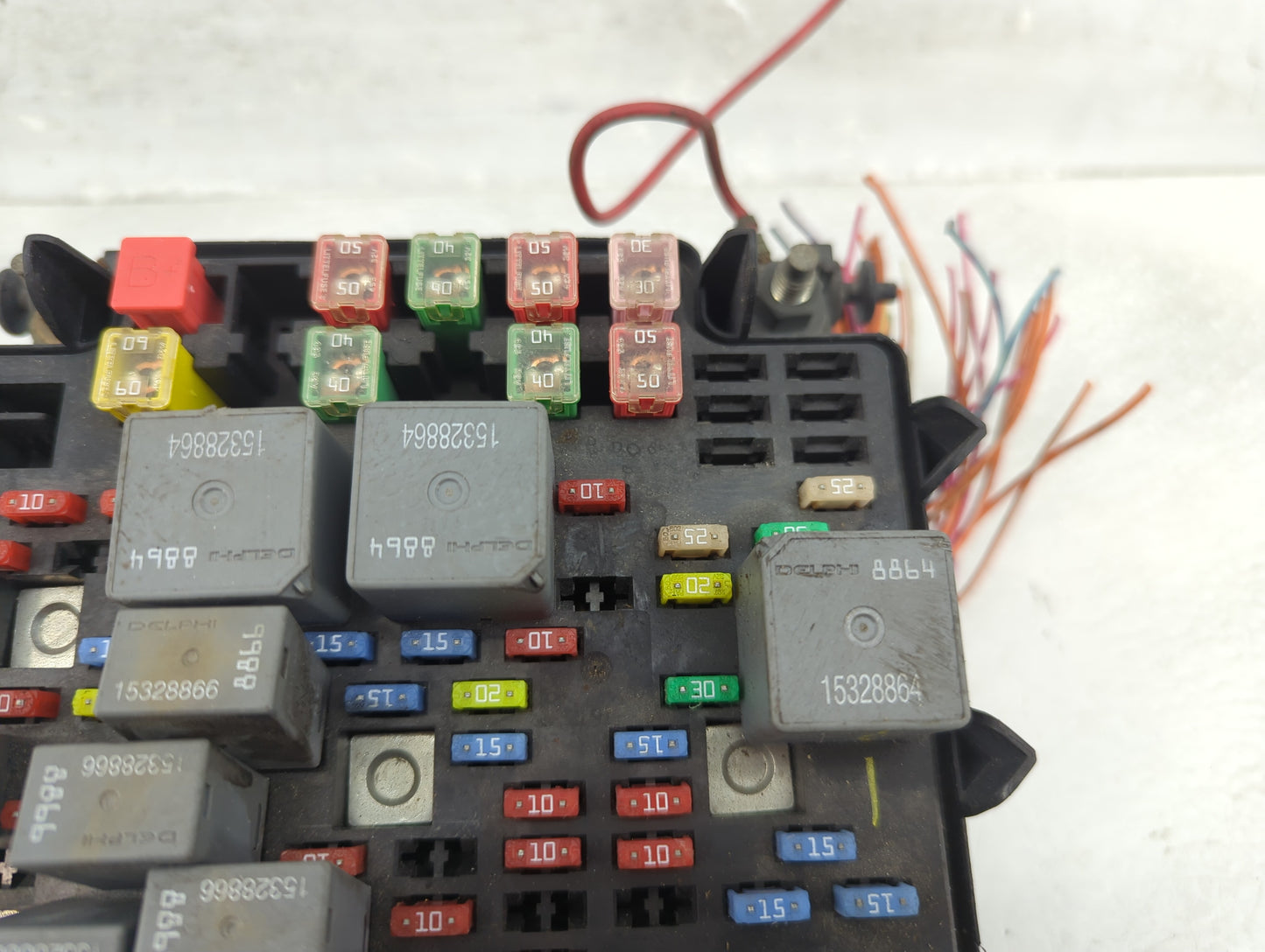 2003-2005 Gmc Sierra 2500 Fusebox Fuse Box Panel Relay Module P/N:15201928-02 Fits Fits 2003 2004 2005 2006 OEM Used Auto Pa