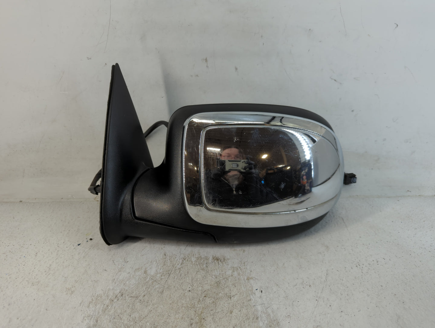 2003-2007 Gmc Sierra 2500 Driver Side View Mirror - Left Door Mirror OEM Used - Oemusedautoparts1.com