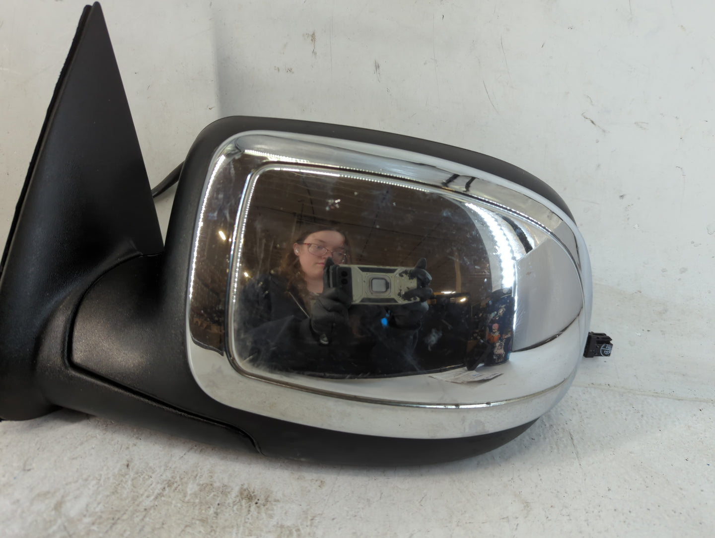2003-2007 Gmc Sierra 2500 Driver Side View Mirror - Left Door Mirror OEM Used - Oemusedautoparts1.com