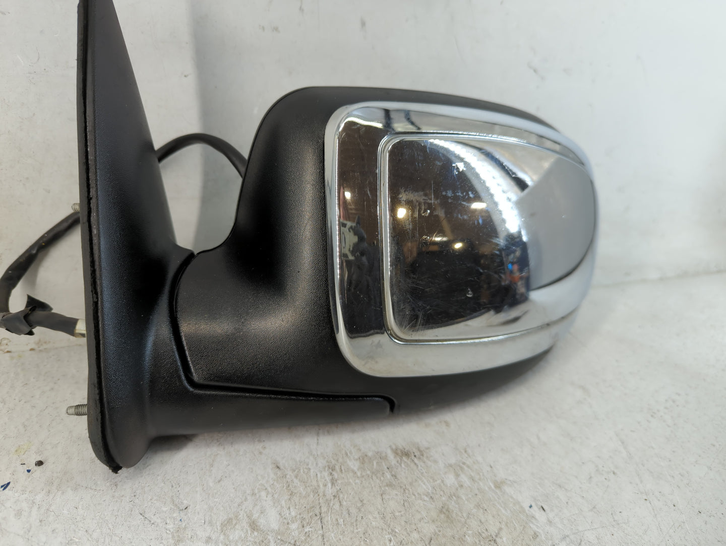 2003-2007 Gmc Sierra 2500 Driver Side View Mirror - Left Door Mirror OEM Used - Oemusedautoparts1.com