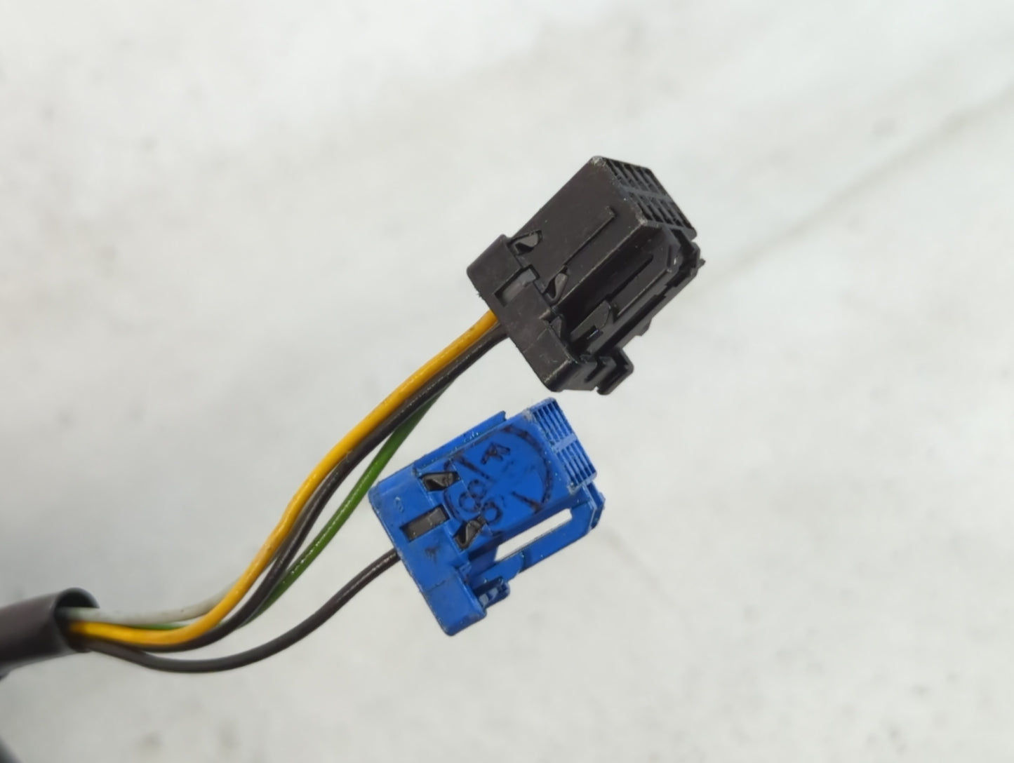 2003-2007 Gmc Sierra 2500 Driver Side View Mirror - Left Door Mirror OEM Used - Oemusedautoparts1.com