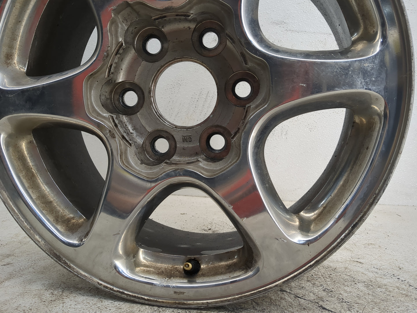 2001-2006 Gmc Yukon Oem Wheel Rim - Oemusedautoparts1.com