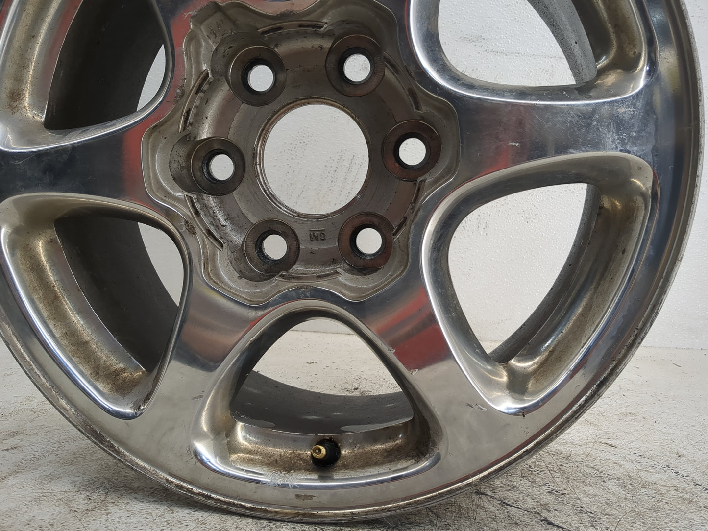 2001-2006 Gmc Yukon Oem Wheel Rim - Oemusedautoparts1.com