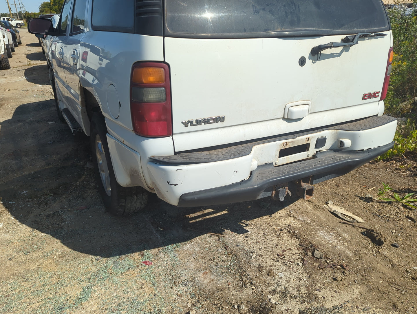 2001-2006 Gmc Yukon Rear Bumper Assembly Oem 1144291 - Oemusedautoparts1.com