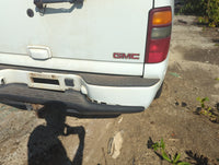 2001-2006 Gmc Yukon Rear Bumper Assembly Oem 1144291 - Oemusedautoparts1.com