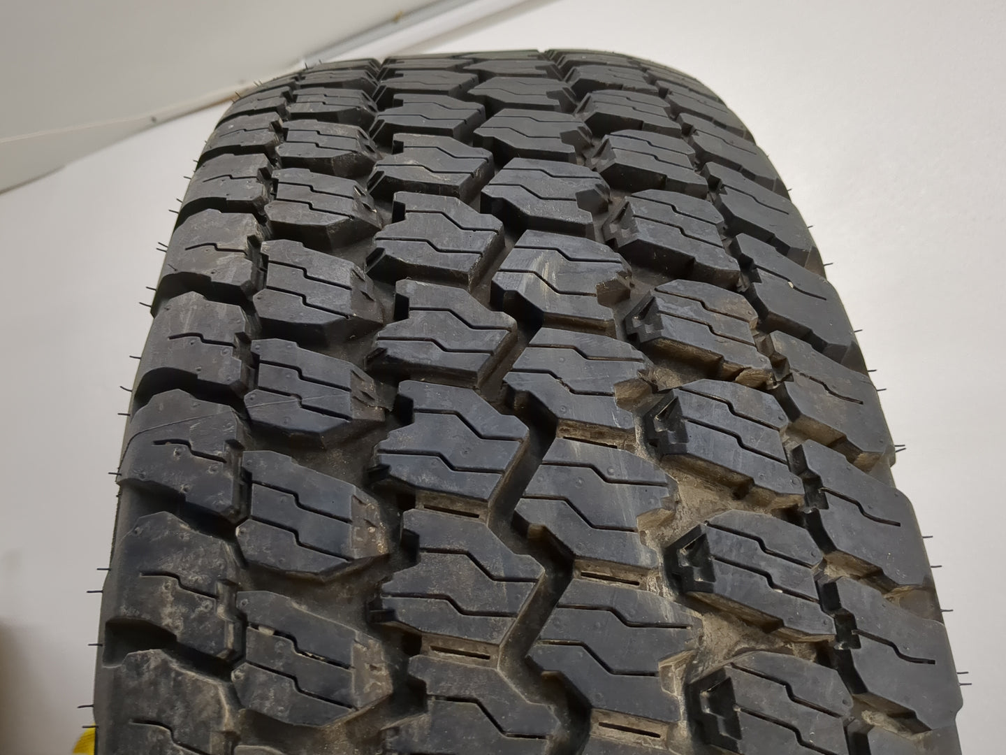 Used Tire P265/70R17 GOODYEAR WRANGLER AT/S 113S - Tread Depth 14/32 - Oemusedautoparts1.com
