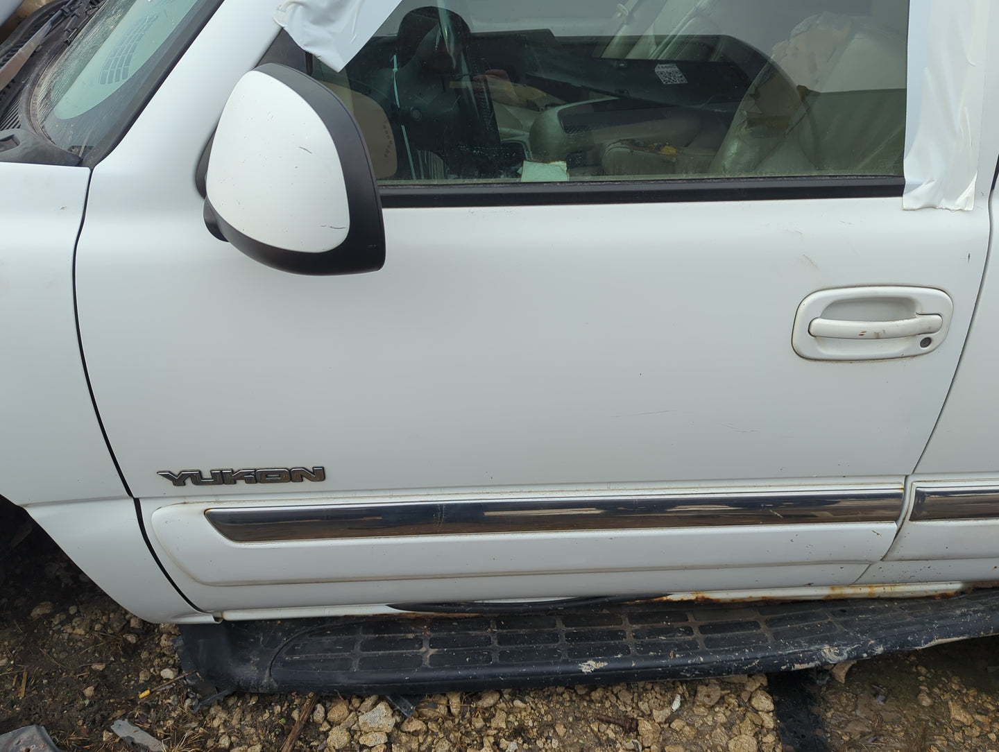 2000-2006 Gmc Yukon Driver Front Door Oem - Oemusedautoparts1.com