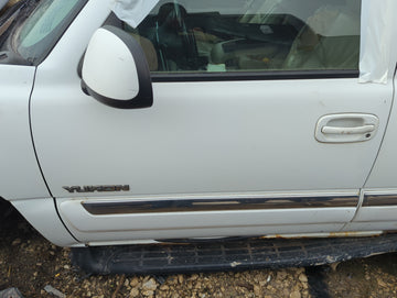 2000-2006 Gmc Yukon Driver Front Door Oem - Oemusedautoparts1.com