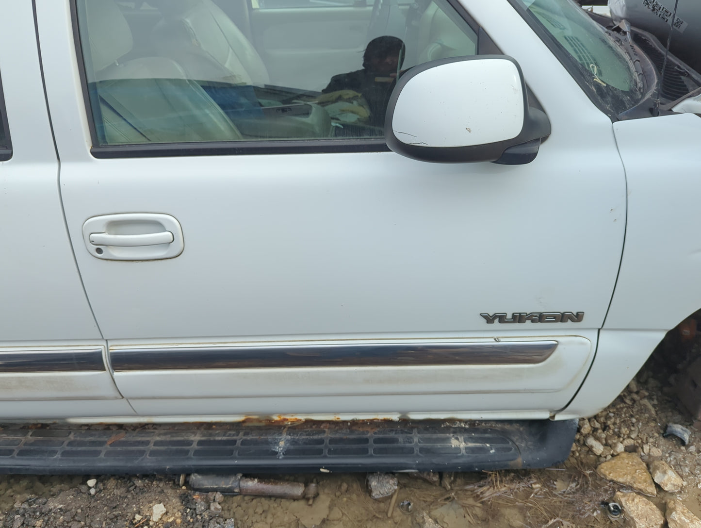 2000-2006 Gmc Yukon Passenger Front Door Oem 1255559 - Oemusedautoparts1.com