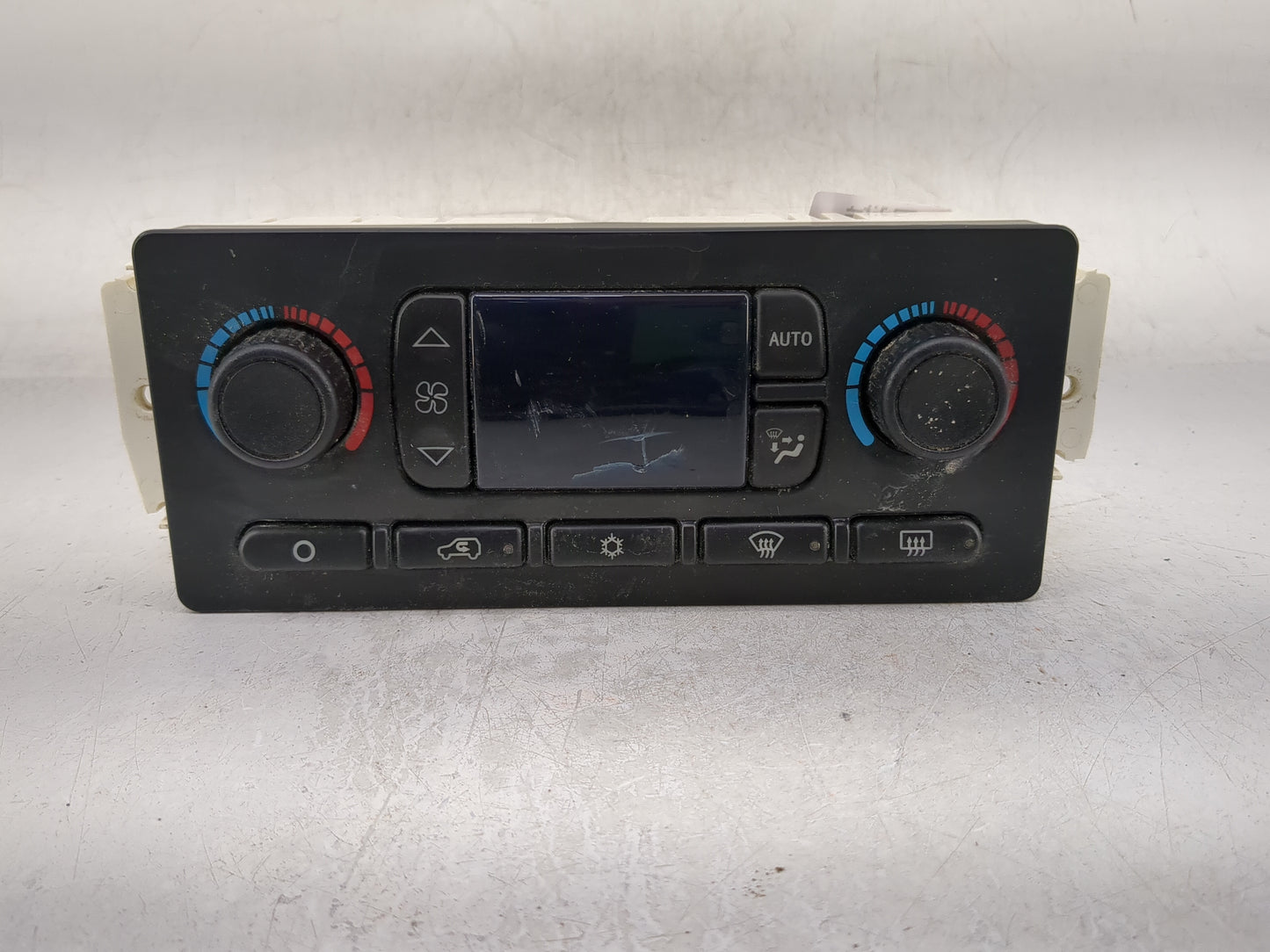 2003-2004 Gmc Yukon Climate Control Module Temperature AC/Heater Replacement P/N:599-211 Fits Fits 2003 2004 OEM Used Auto P