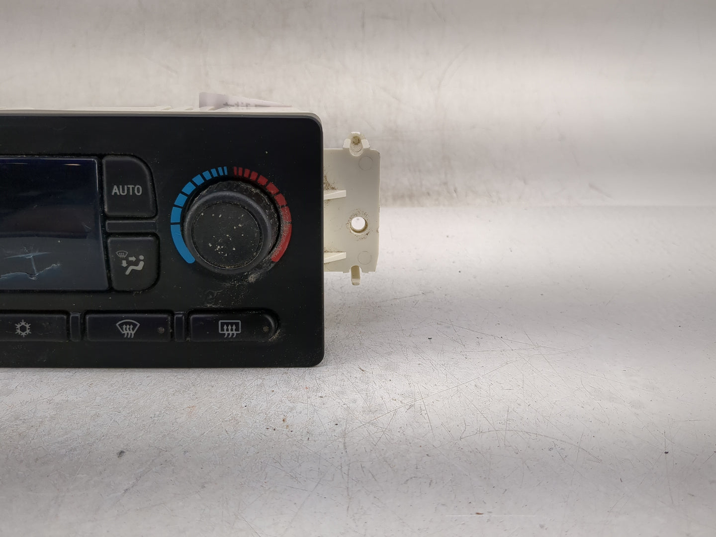 2003-2004 Gmc Yukon Climate Control Module Temperature AC/Heater Replacement P/N:599-211 Fits Fits 2003 2004 OEM Used Auto P