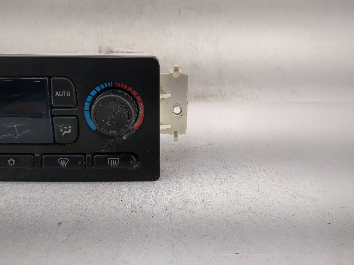 2003-2004 Gmc Yukon Climate Control Module Temperature AC/Heater Replacement P/N:599-211 Fits Fits 2003 2004 OEM Used Auto P