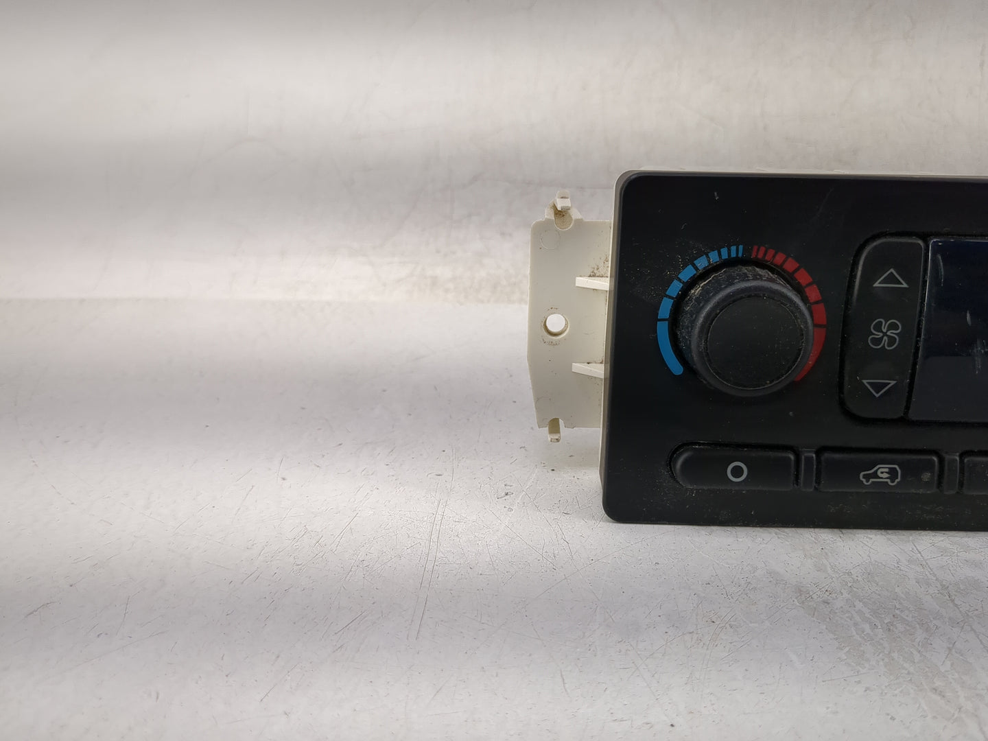 2003-2004 Gmc Yukon Climate Control Module Temperature AC/Heater Replacement P/N:599-211 Fits Fits 2003 2004 OEM Used Auto P