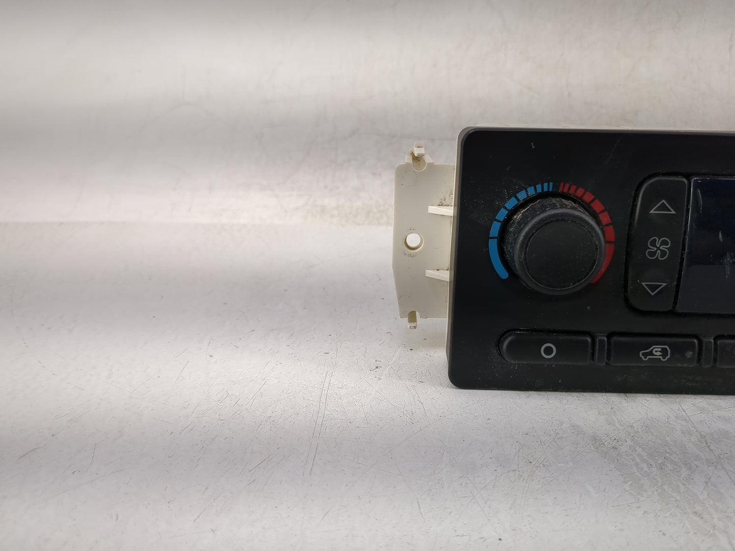 2003-2004 Gmc Yukon Climate Control Module Temperature AC/Heater Replacement P/N:599-211 Fits Fits 2003 2004 OEM Used Auto P
