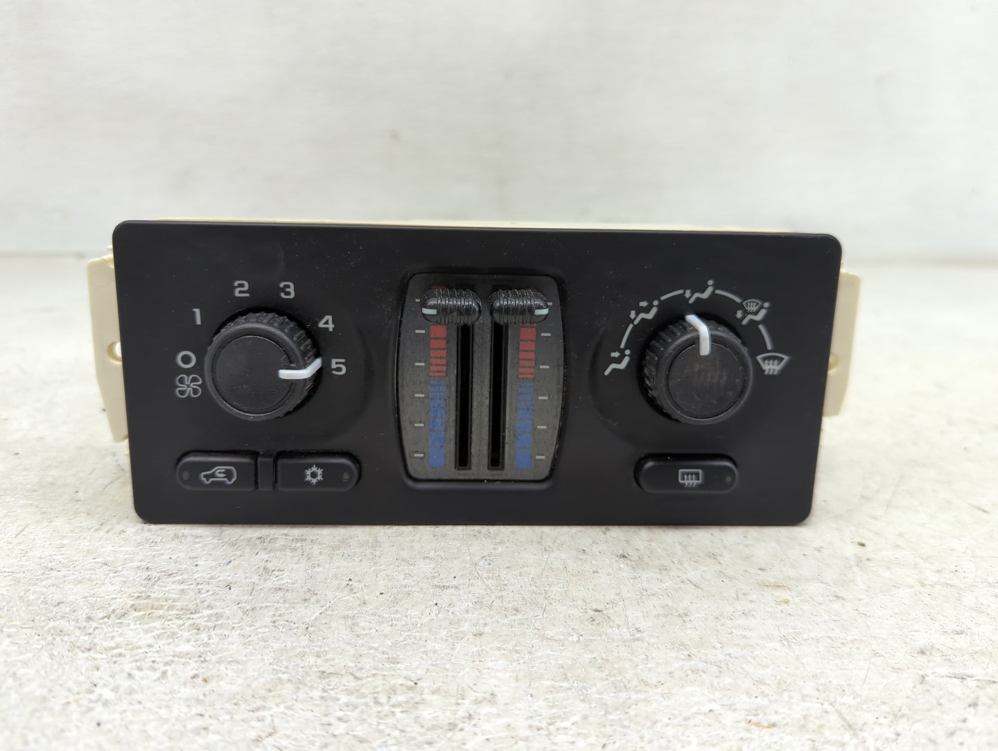 2003-2004 Gmc Yukon Climate Control Module Temperature AC/Heater Replacement P/N:599-210XD Fits Fits 2003 2004 OEM Used Auto