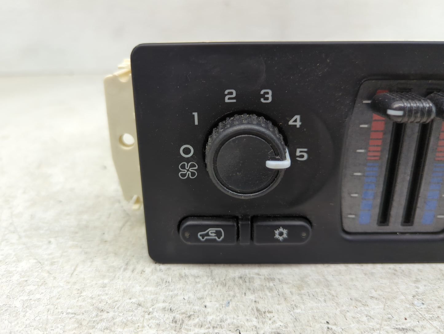 2003-2004 Gmc Yukon Climate Control Module Temperature AC/Heater Replacement P/N:599-210XD Fits Fits 2003 2004 OEM Used Auto